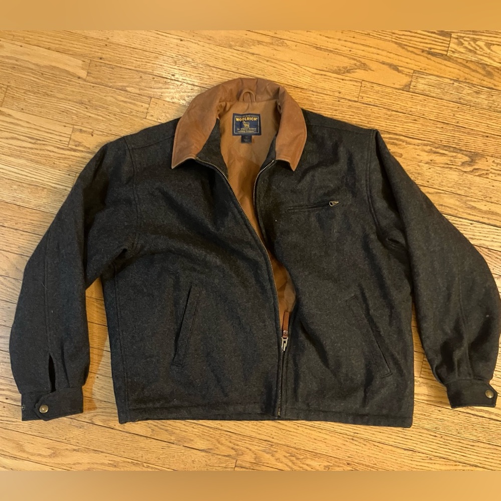 EUC Woolrich Men’s Coat. Size XL. Grey wool with brown leather accents.